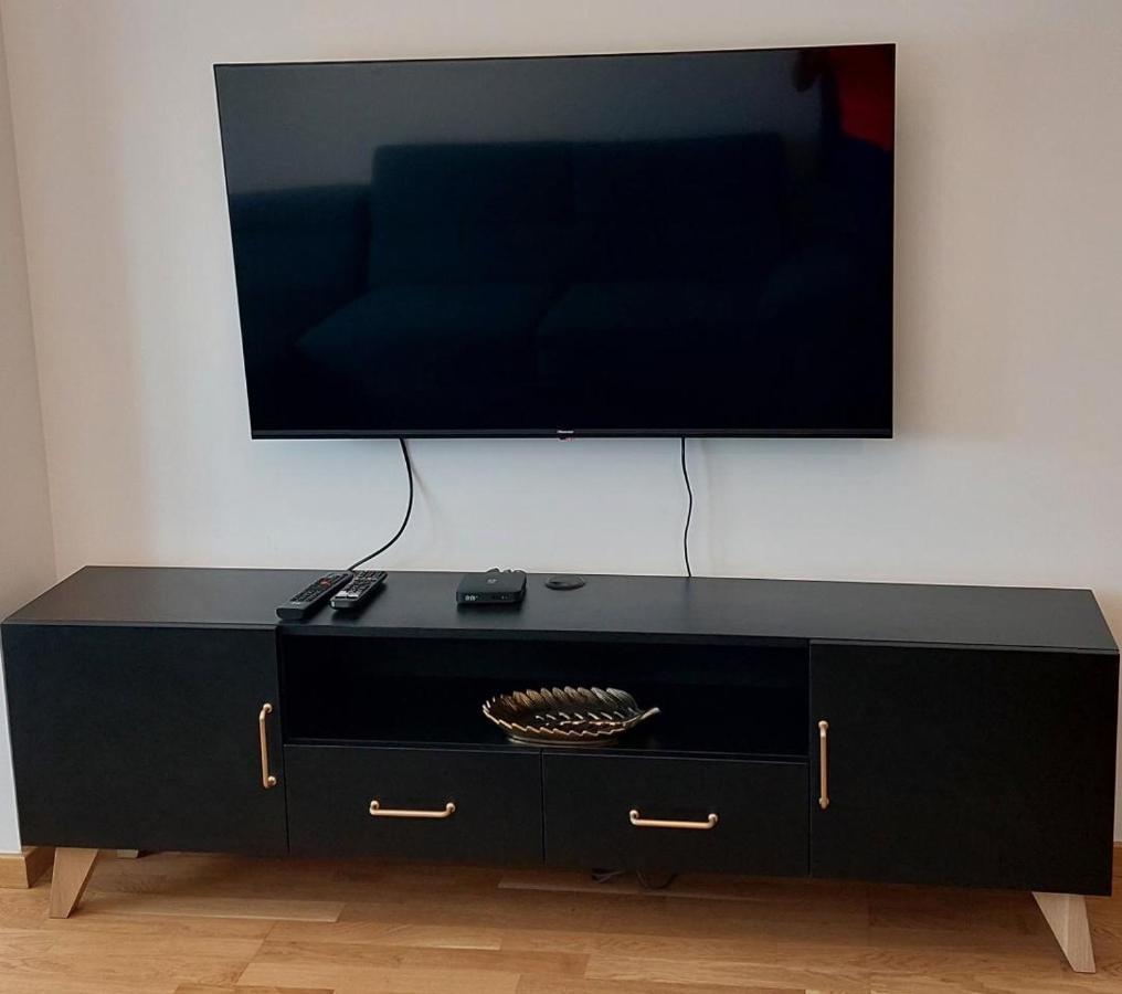 Apartment Kej Danube Lux Free Garage